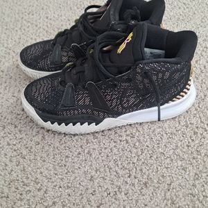 Boys Nike Kyrie 7